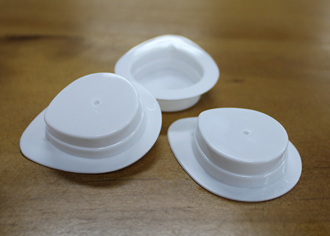 Recipientes plásticos pequenos dados forma coração, clareando o copo da máscara do sono da cápsula