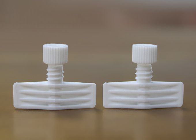 Tampão todo do bico da torção do HDPE em um para fora diâmetro 5.4mm/tampão plástico do bico da garrafa