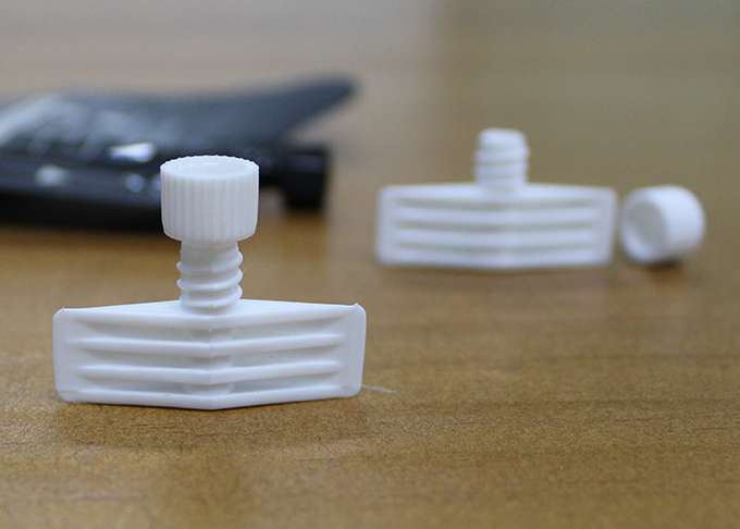 do bico cosmético da parte superior do tampão do bico da torção do HDPE do diâmetro de 4.5mm cor feita sob encomenda integral