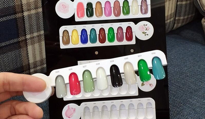 A placa da parte do prego para a exposição do molde da amostra do polonês do gel, podia enviar a amostra