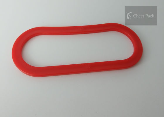 O saco de compras da cor vermelha leva o punho, punhos do plástico para a largura dos sacos 3.5cm