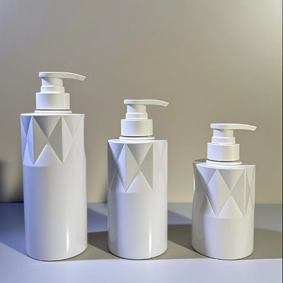 Garrafa cosmética PET de forma vidreira com bomba de pressão e logotipo personalizado 5000pcs MOQ 15-35 dias Entrega