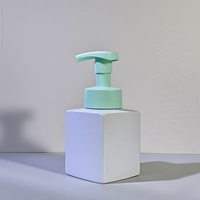 Bottle de bomba de loção cosmética quadrada com material PET e bomba de pressão para embalagens de cuidados com a pele
