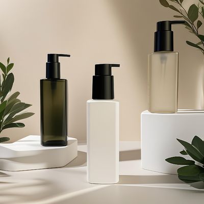 Garrafa de plástico PET quadrada com vedação de bomba de pressão para embalagens de cuidados pessoais cosméticos em cores personalizadas