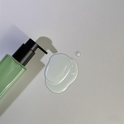 Garrafa de plástico PET quadrada com vedação de bomba de pressão para embalagens de cuidados pessoais cosméticos em cores personalizadas