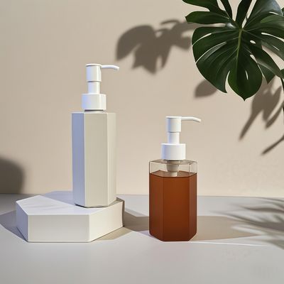 Garrafa hexagonal de plástico PET de corpo reto com vedação de bomba de pressão para loção ou shampoo cosmético em 120ml 150ml 200ml Capacidade