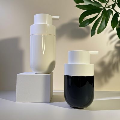 Gordura de forma redonda PET garrafa cosmética com bomba de pressão e impressão de tela de seda de cor personalizada para embalagens de beleza