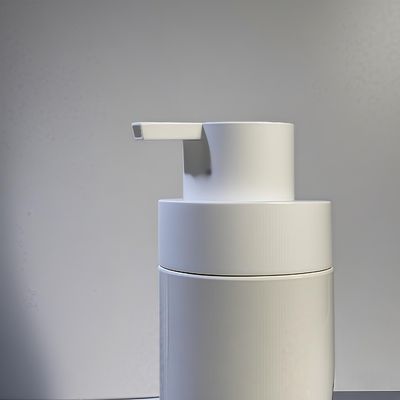 Gordura de forma redonda PET garrafa cosmética com bomba de pressão e impressão de tela de seda de cor personalizada para embalagens de beleza