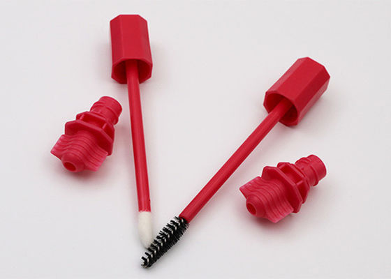 Bocal plástico vermelho do bico com a escova para o batom Sacket ou o saco do rímel